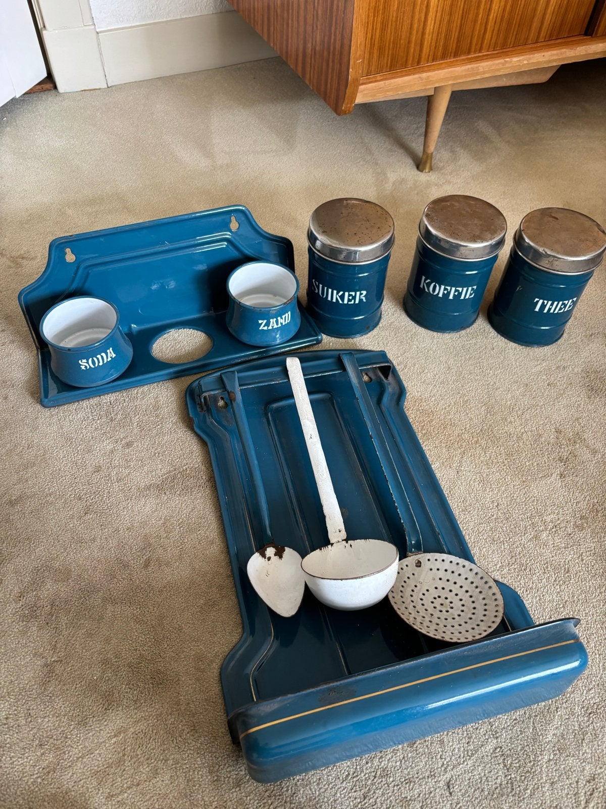 Vintage emaille keukenrek met voorraadpotten, Ophalen
