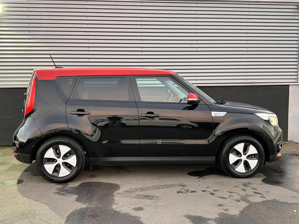 Kia Soul EV ExecutiveLine 27 kWh Navigatie, Stoelverwarming,, Auto's, Kia, Gebruikt, 1465 kg, Zwart, Soul