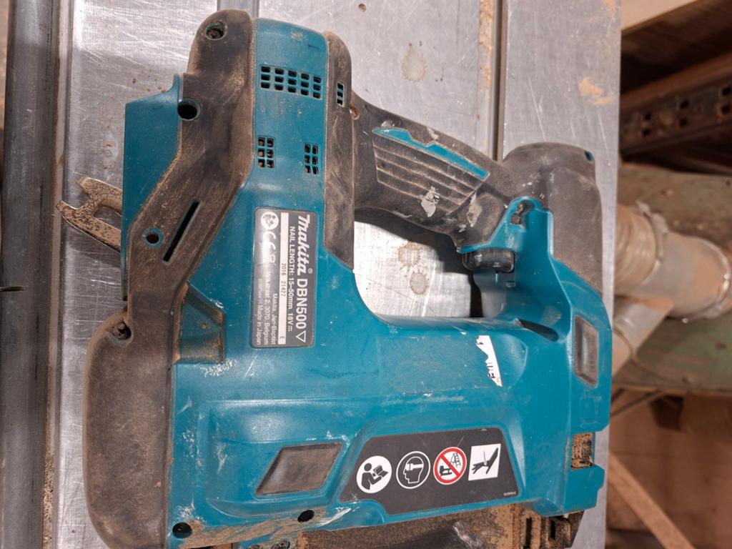 Makita accu tacker  aub  niet vragen naar minimale prijs, Doe-het-zelf en Verbouw, Ophalen of Verzenden