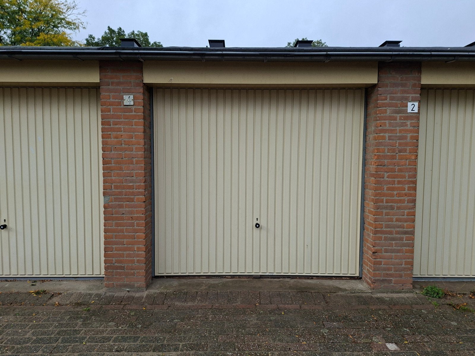 TE HUUR GARAGEBOX BARENDRECHT, Auto diversen