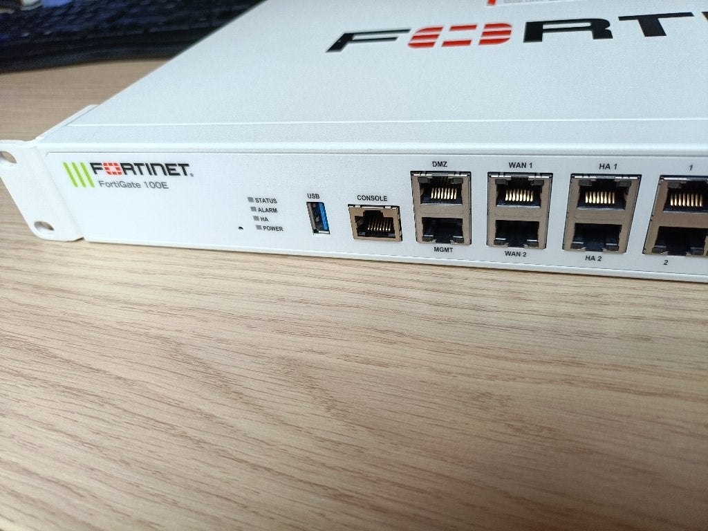 Fortinet Fortigate 100E Firewall, Computers en Software, Router, Gebruikt, Fortinet Fortigate, Info@fortigate.com