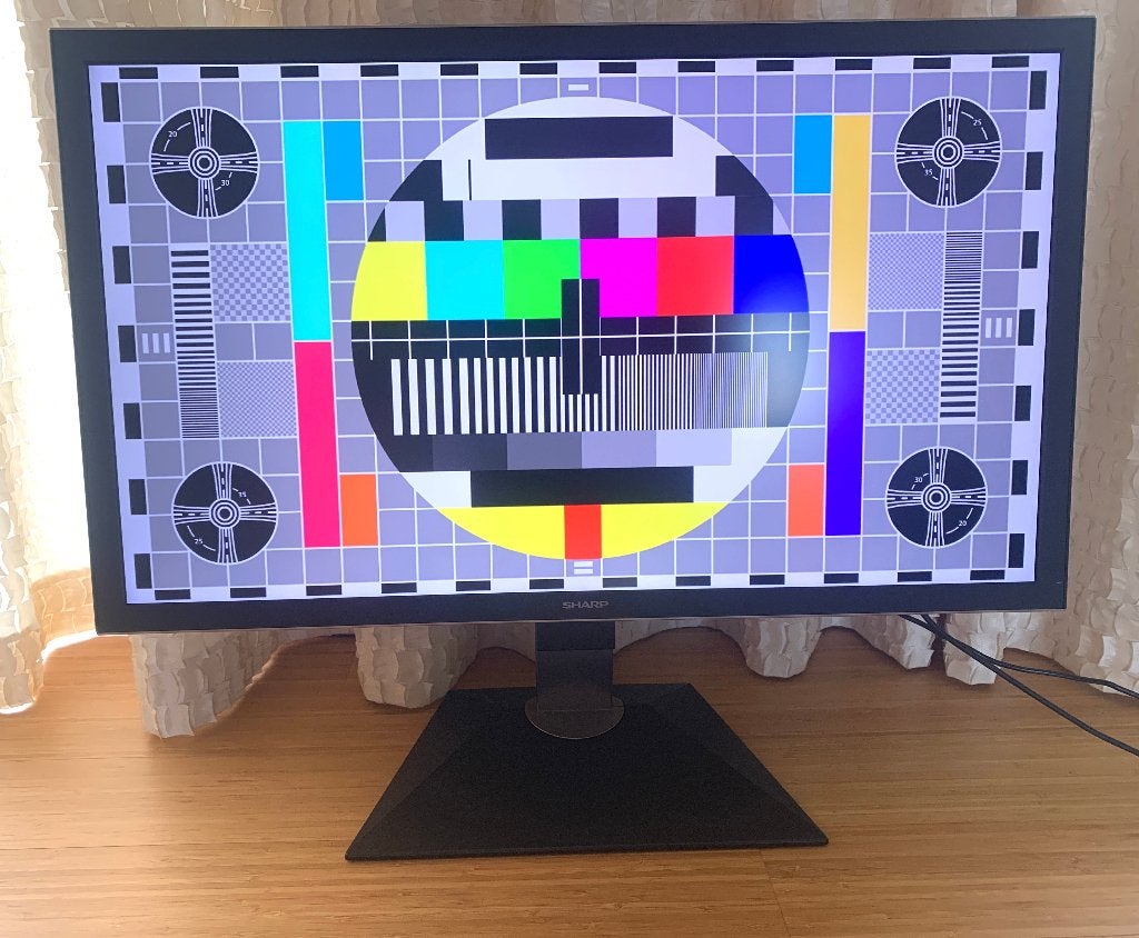 Sharp 32 inch 4K Ultra-HD monitor: PN-K321H (DisplayPort in), Computers en Software, Monitoren, Ophalen, Gebruikt, IPS, Ultra HD (4K)