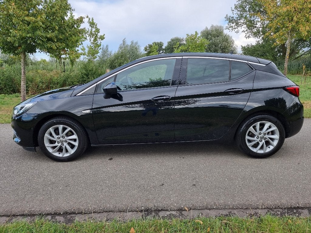 Opel Astra 1.2 Turbo 110pk Elegance, leder,navi,camera,trekh, Auto's, Opel, Voorwielaandrijving, Zwart, Origineel Nederlands, Bedrijf