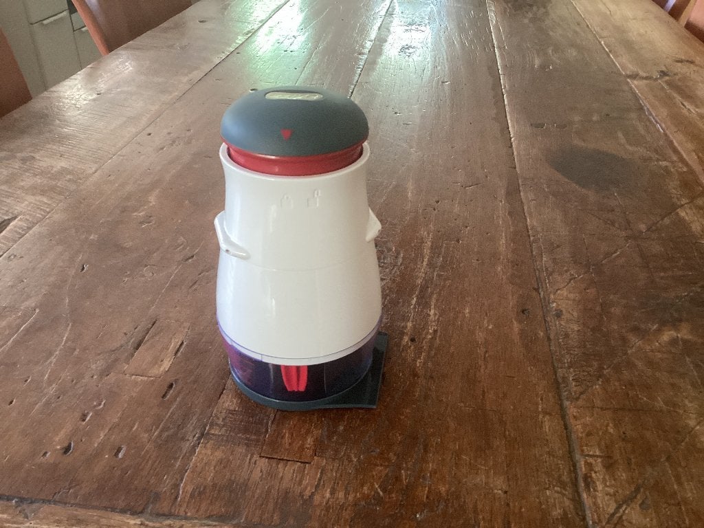 Zyliss groente- en uiensnijder Zick 2, Huis en Inrichting, Keuken | Tupperware, Ophalen of Verzenden, Nieuw, Rood, Overige typen