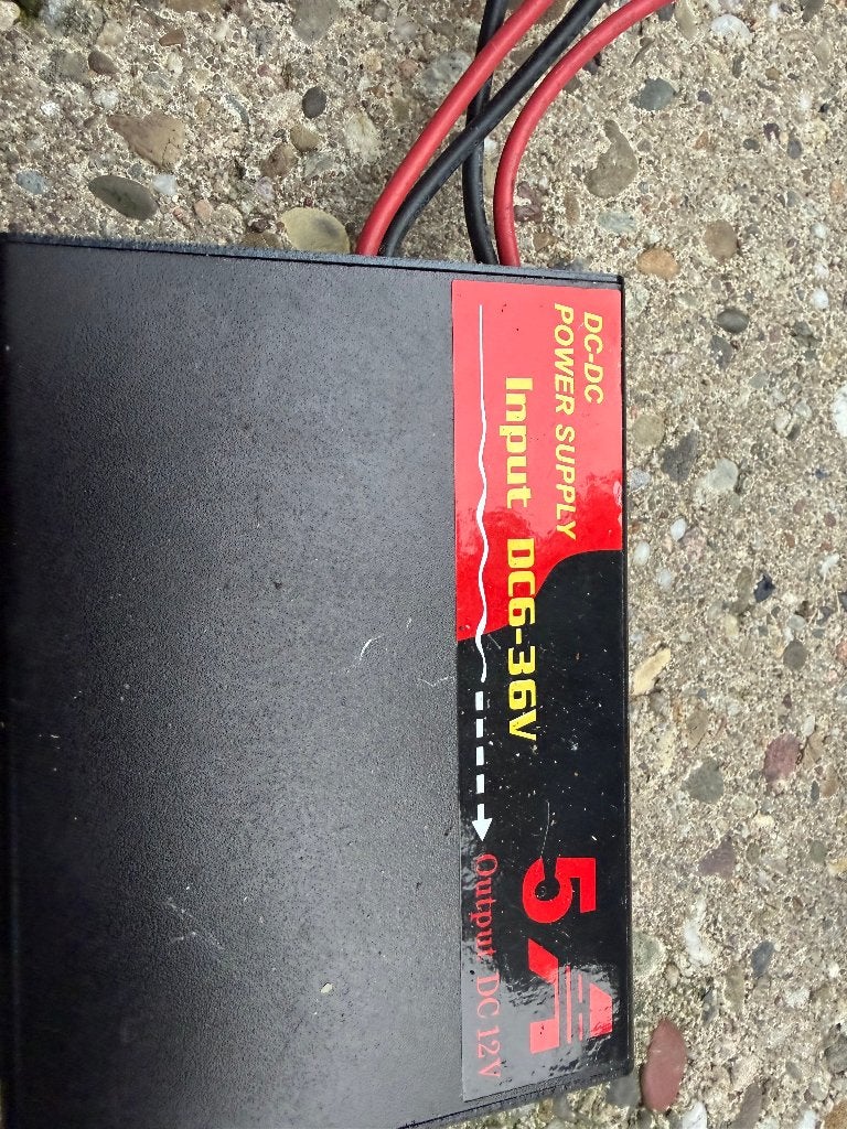 B005 Yphix 12V stabilisator DC/DC 6-36V naar 12V, Gebruikt