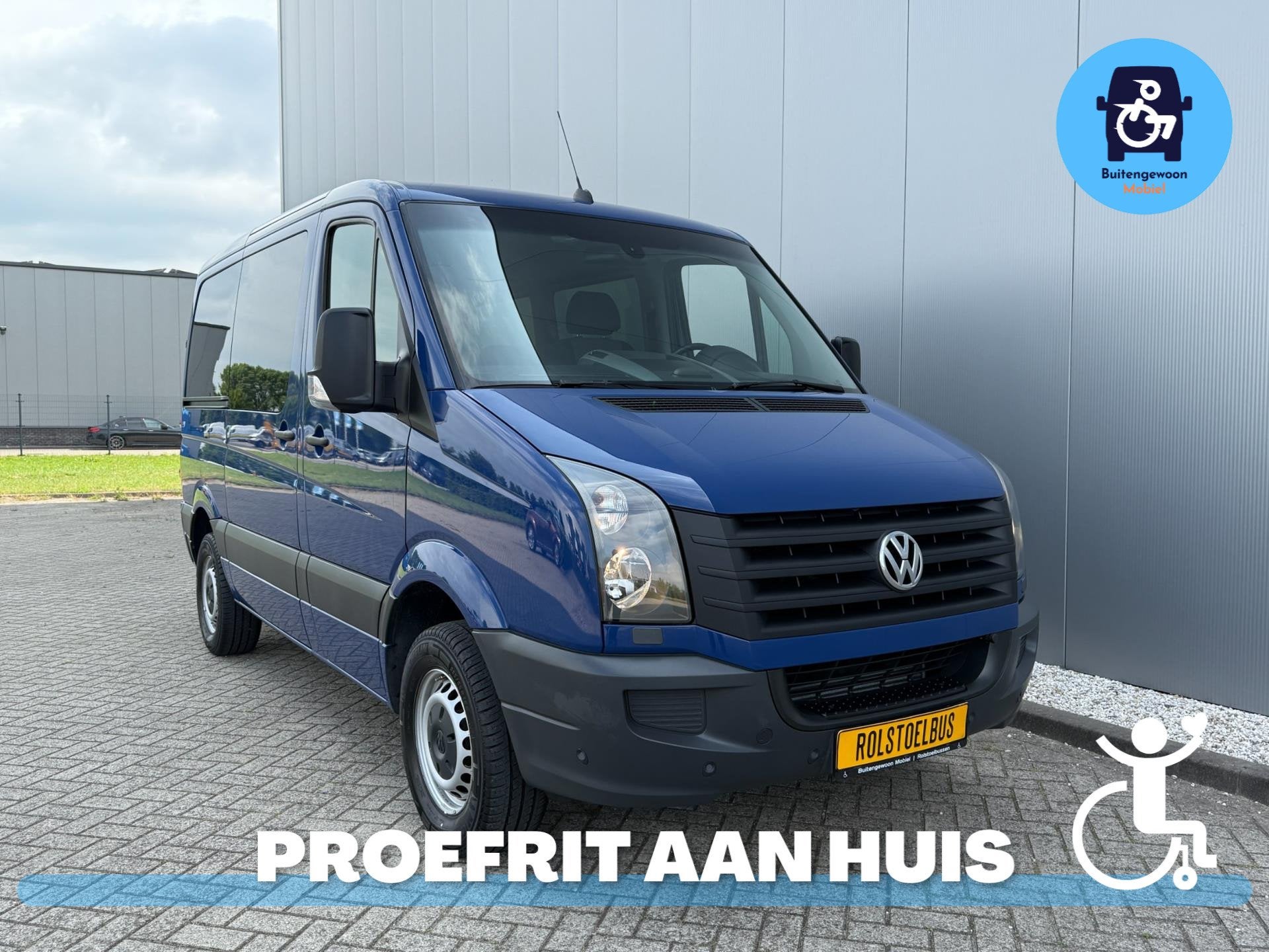 Volkswagen Crafter Rolstoelbus Airco (DEMO) 5900 km!, Gebruikt, Zwart, 4 cilinders, Origineel Nederlands