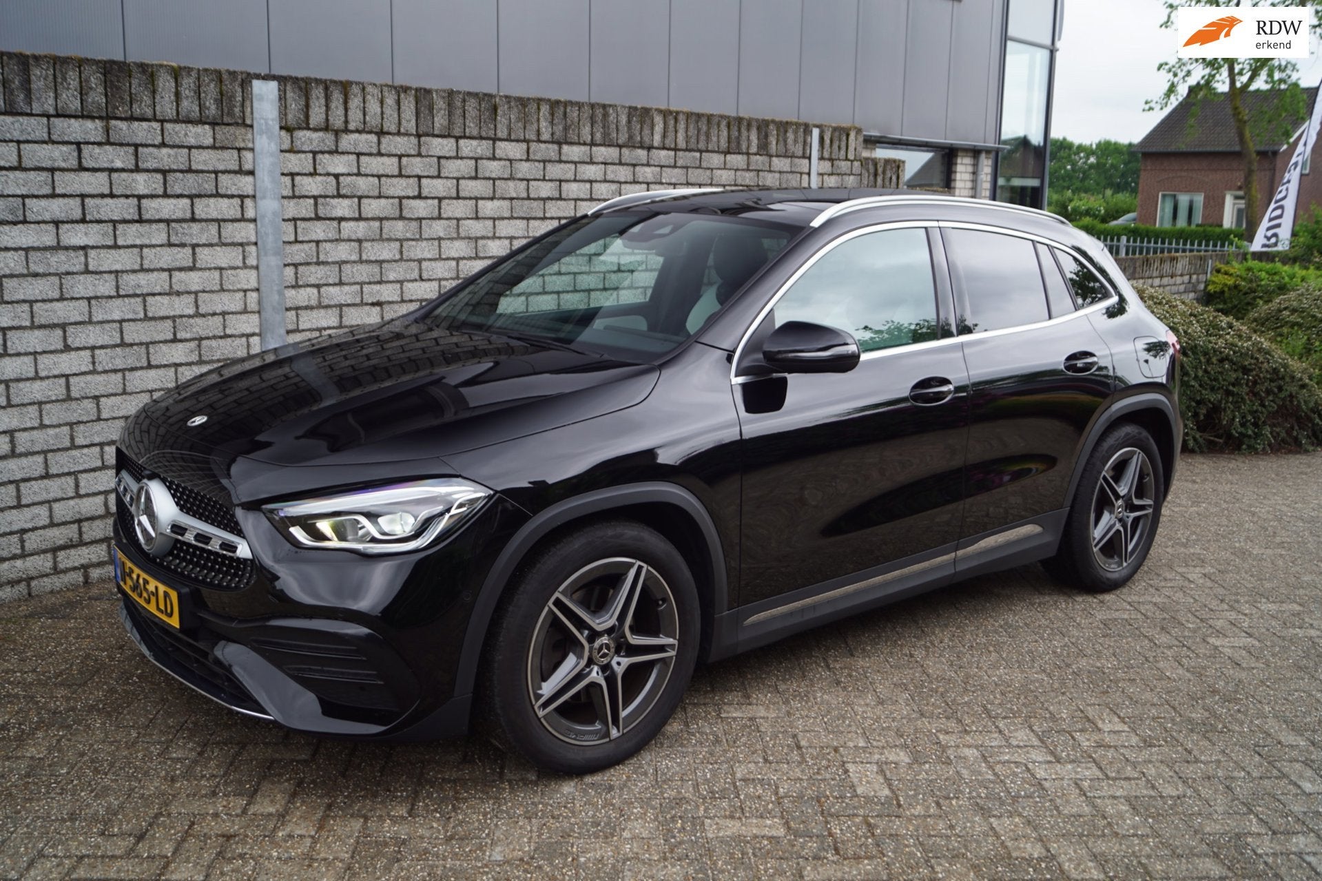 Mercedes-Benz GLA-klasse 250 4MATIC AMG Line Autom Panodak L, Auto's, Dealer onderhouden, Gebruikt, 4 cilinders, 2000 kg