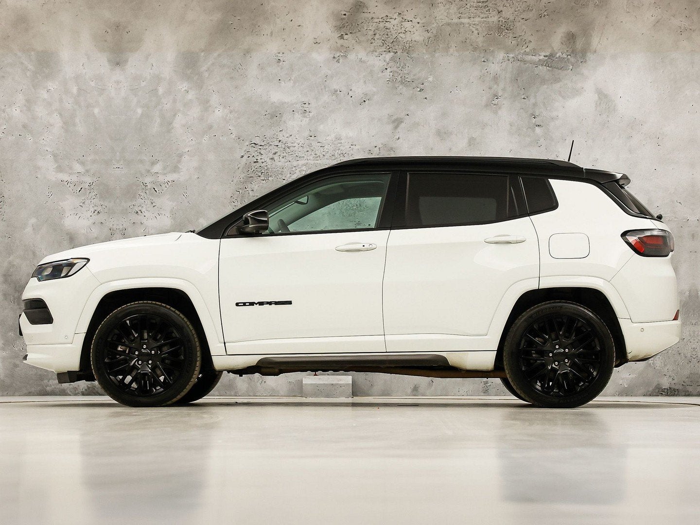 Jeep Compass 4xe 240 Plug-in Hybrid Electric S 240Pk Automaa, Auto's, 12 maanden, Gebruikt, Zwart, 4 cilinders