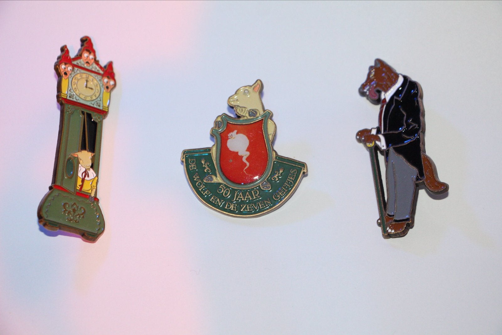 Efteling pin - Wolf en de 7 geitjes, Verzamelen, Efteling, Verzenden, Gebruikt, Button of Speldje