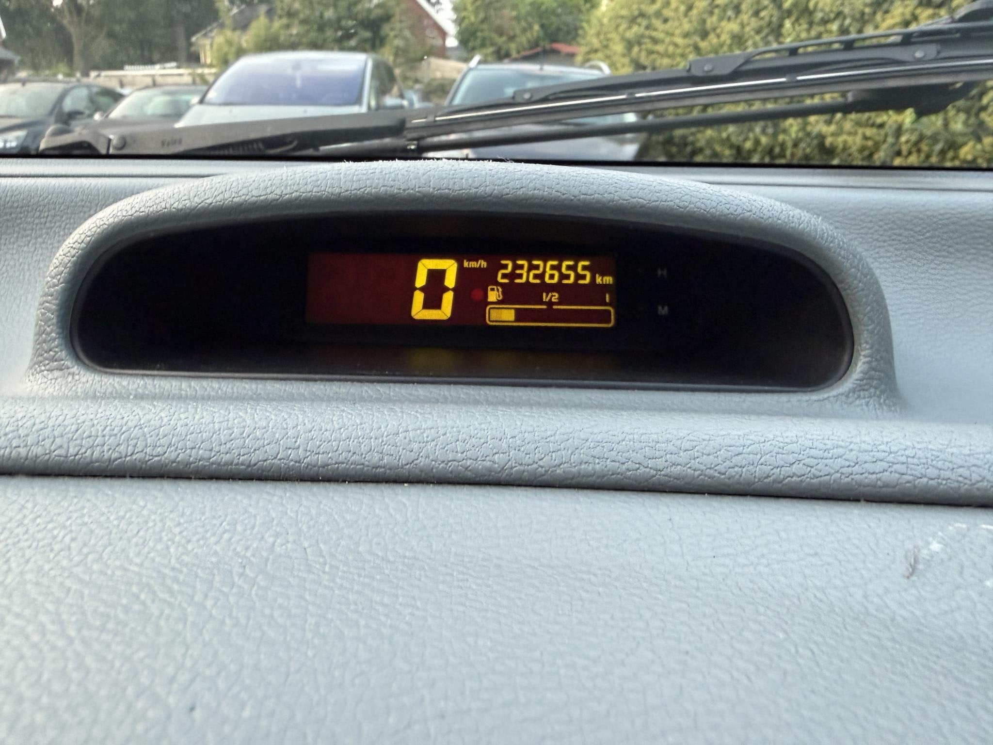 Foto 12 van Renault Twingo 1.2 Expression | Elekt. Ramen | Radio / CD |