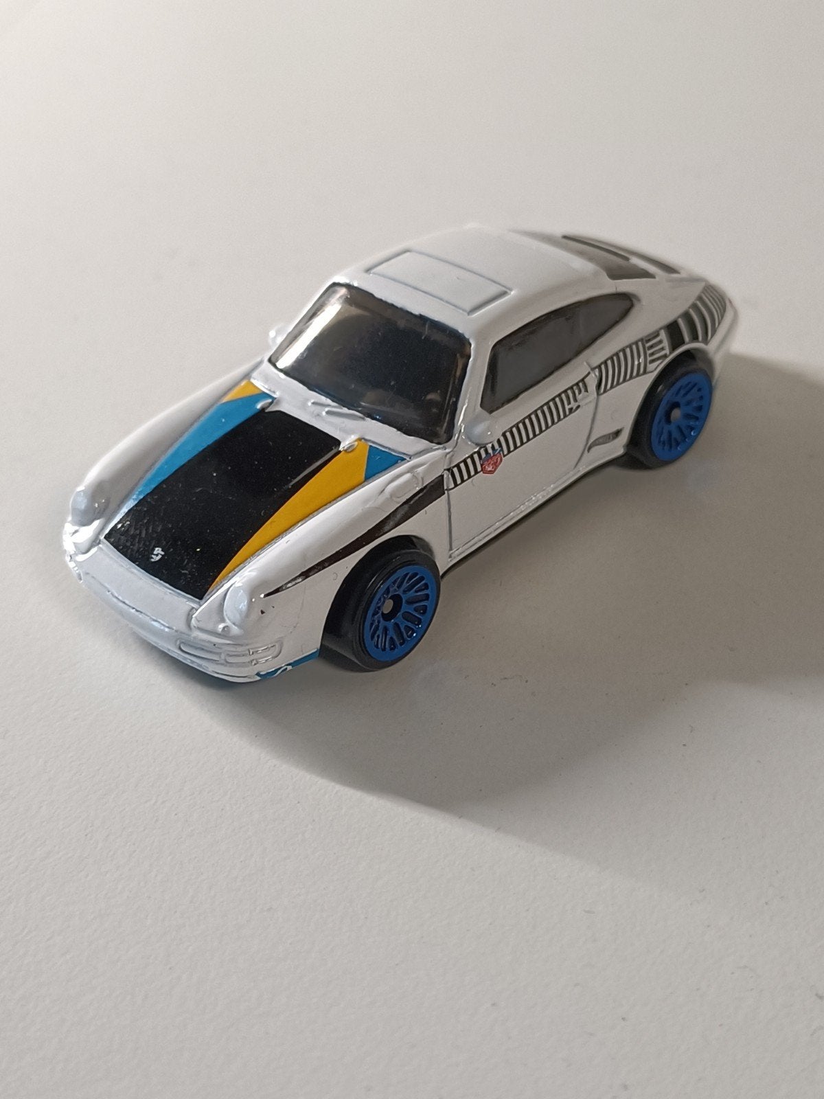 Hot Wheels Porsche 911 Carrera Wit met Blauwe Velgen, Ophalen of Verzenden, Zo goed als nieuw, Auto