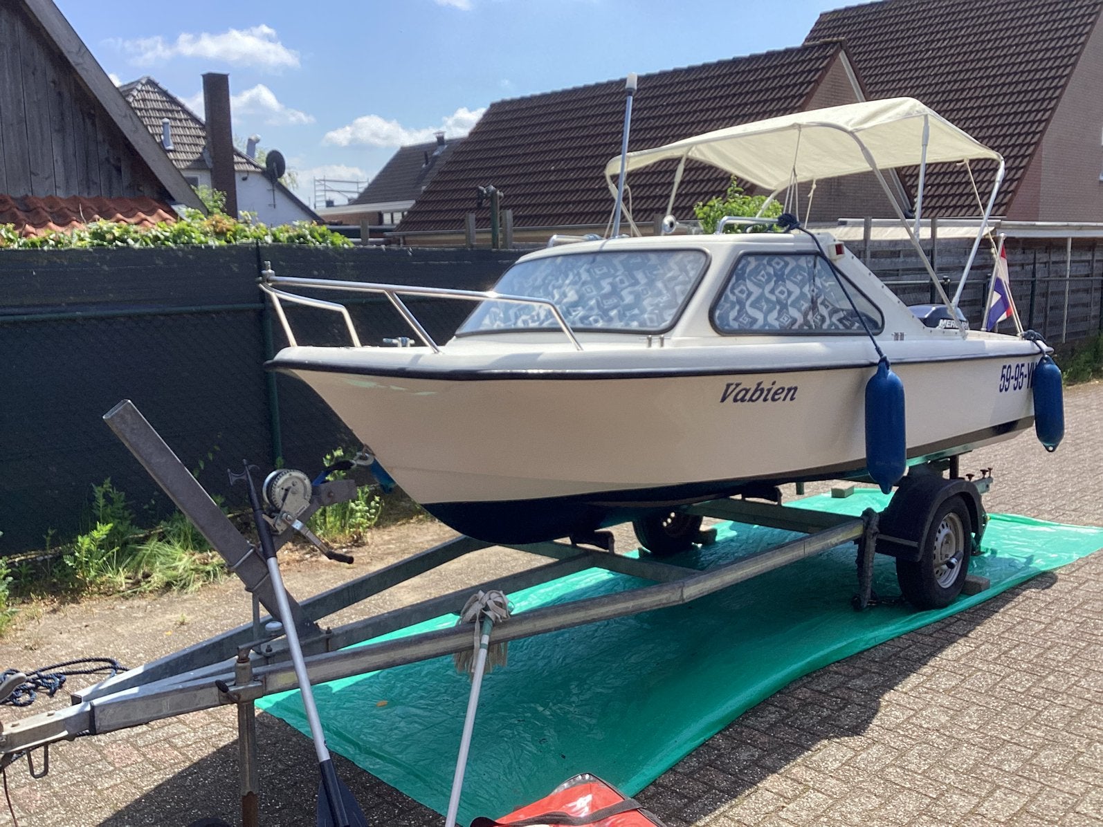Te koop Polyester motorboot 5 m ,incl trailer + inventaris., Watersport en Boten, Overige merken, Kajuitboot, Buitenboordmotor