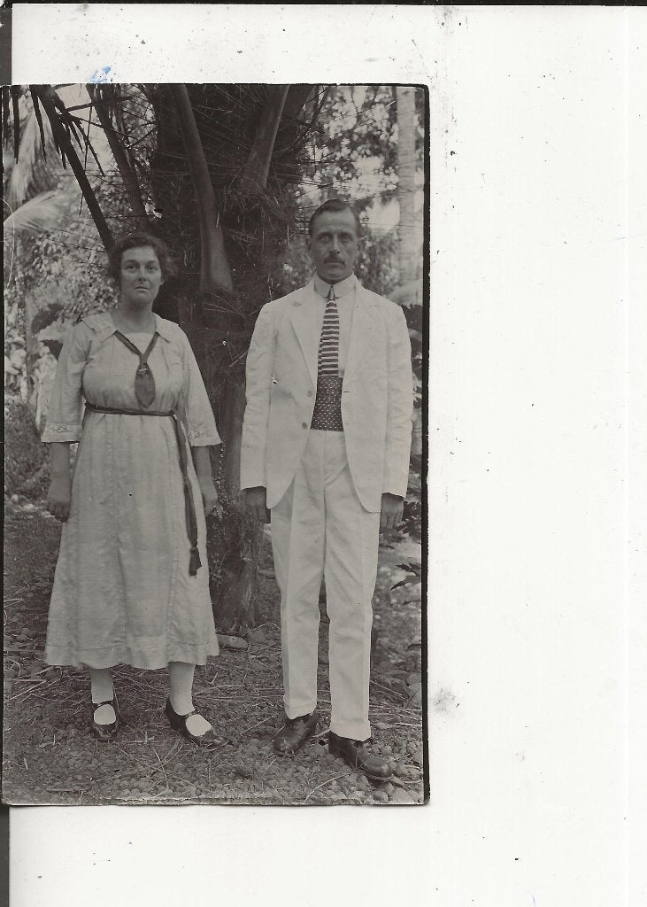 Loosduinen Echtpaar van Eijkelenburg in de tropen Foto, Verzamelen, Ansichtkaarten | Nederland, Ophalen of Verzenden, 1920 tot 1940