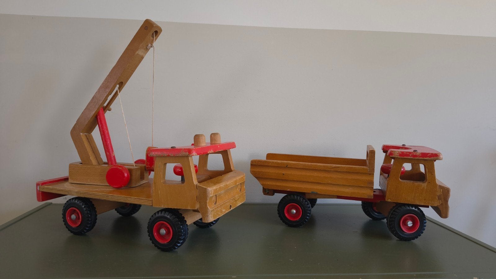 Vintage houten kraanwagen en kiepwagen Stabil, Ophalen of Verzenden, Gebruikt, Overige typen