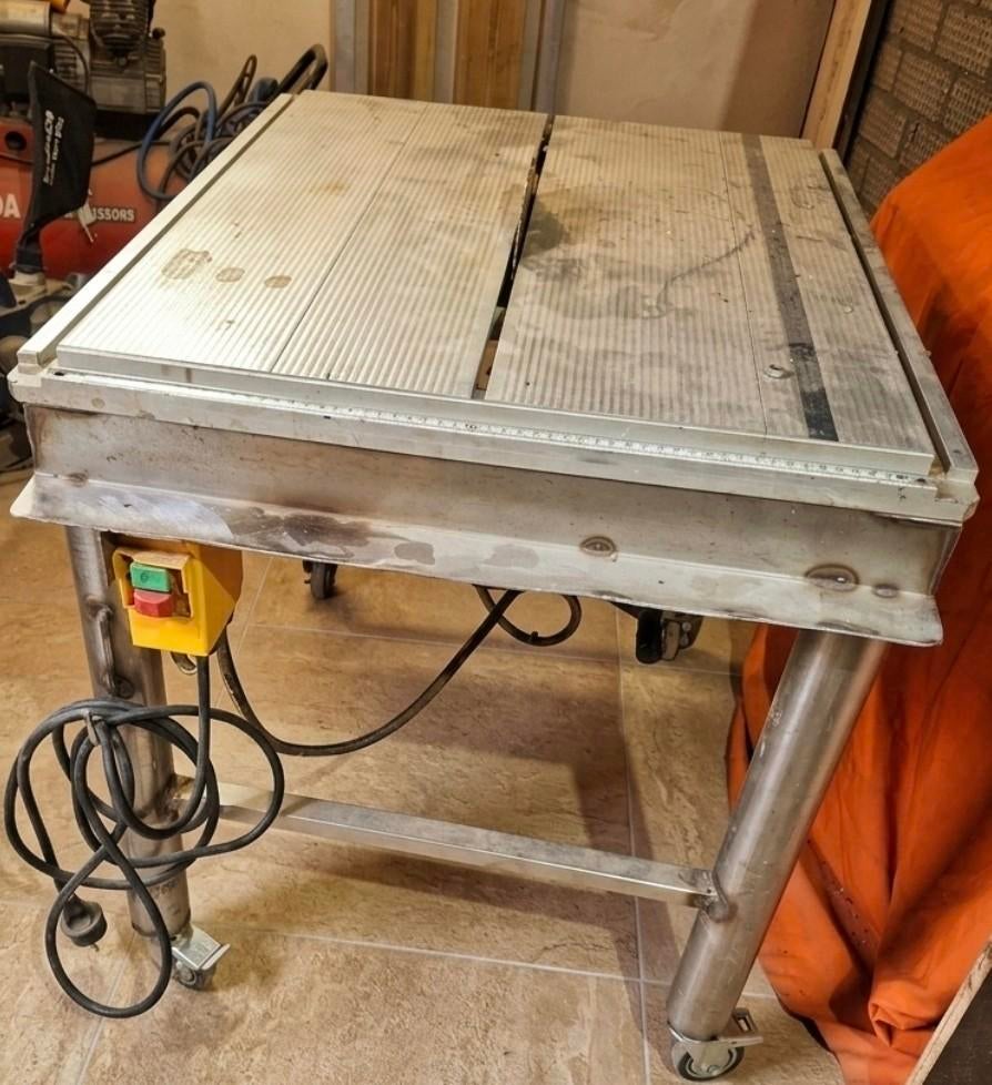 Tekoop zaagtafel., Ophalen of Verzenden