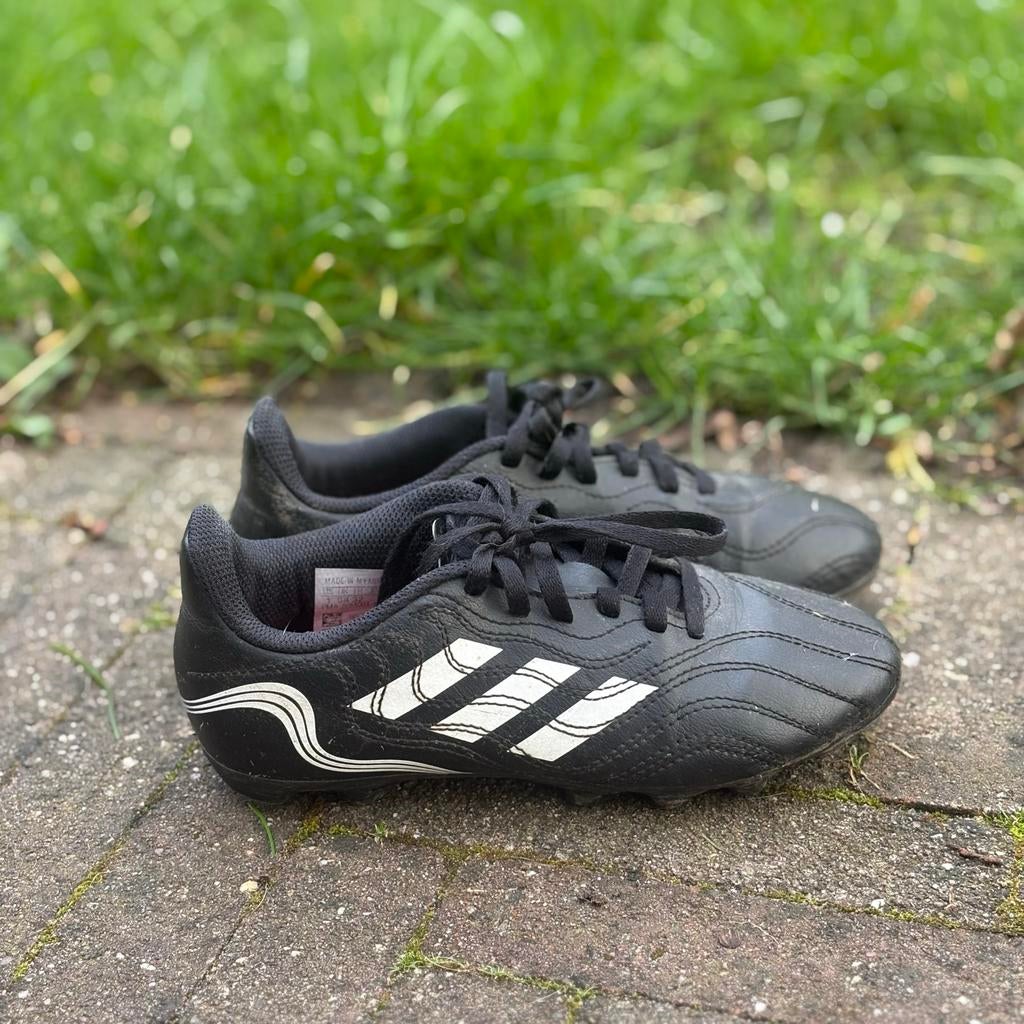 Adidas voetbalschoenen maat 32, Ophalen of Verzenden, Gebruikt, Jongen of Meisje, Sportschoenen