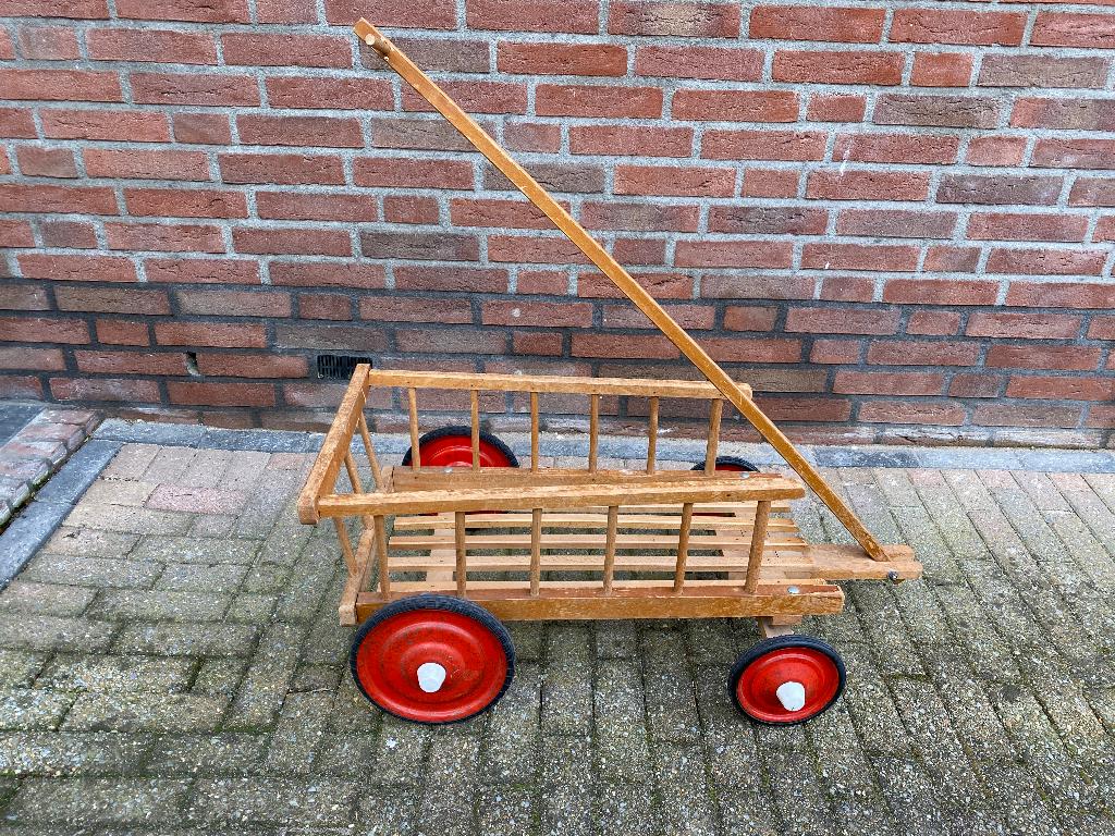 Antieke decoratieve bolderkar, Ophalen