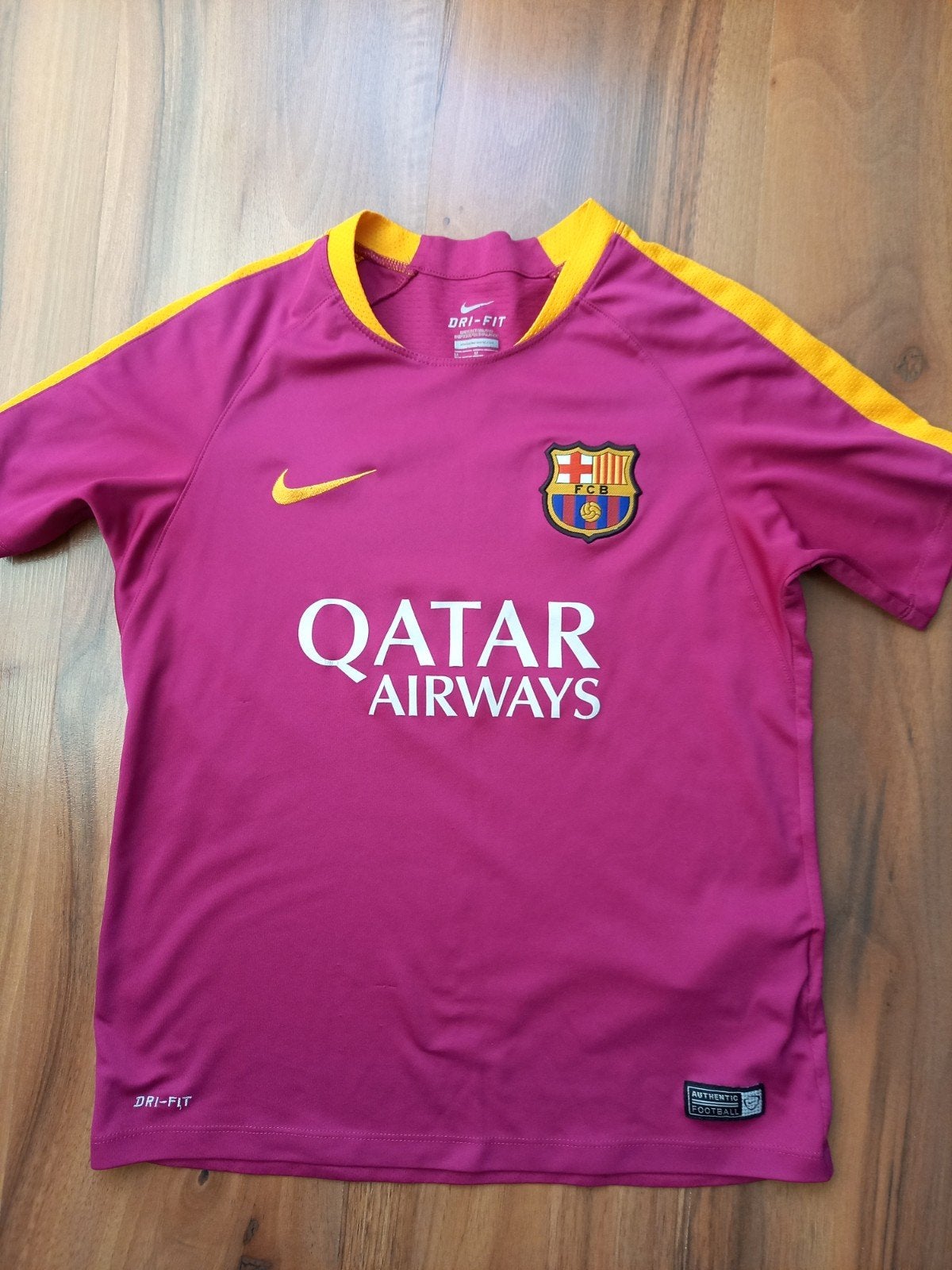 Leuk voetbal / sport shirt Nike Dri-Fit  ( FC Barcelona), Kinderen en Baby's, Kinderkleding | Maat 134, Ophalen of Verzenden, Gebruikt