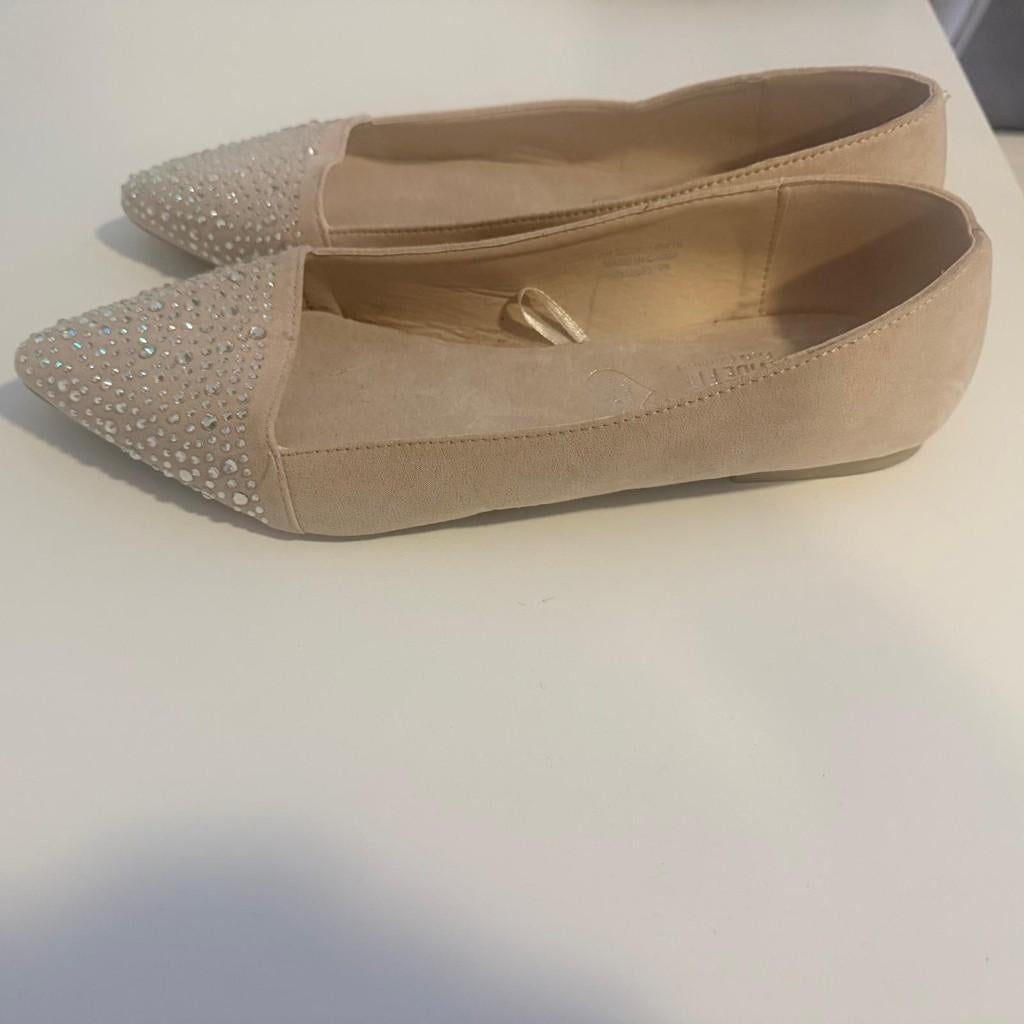 Primark  ballerinas cream size 39 wide fit. New., Kleding | Dames, Schoenen, Ophalen of Verzenden, Nieuw, Beige, Sneakers of Gympen