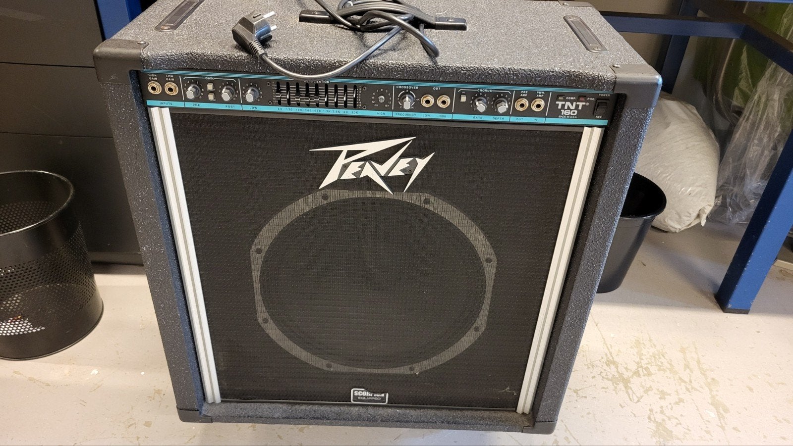 Peavey TNT 160 Basgitaarversterker - Werkt, maar valt weg, Muziek en Instrumenten, Ophalen, Gebruikt, 100 watt of meer