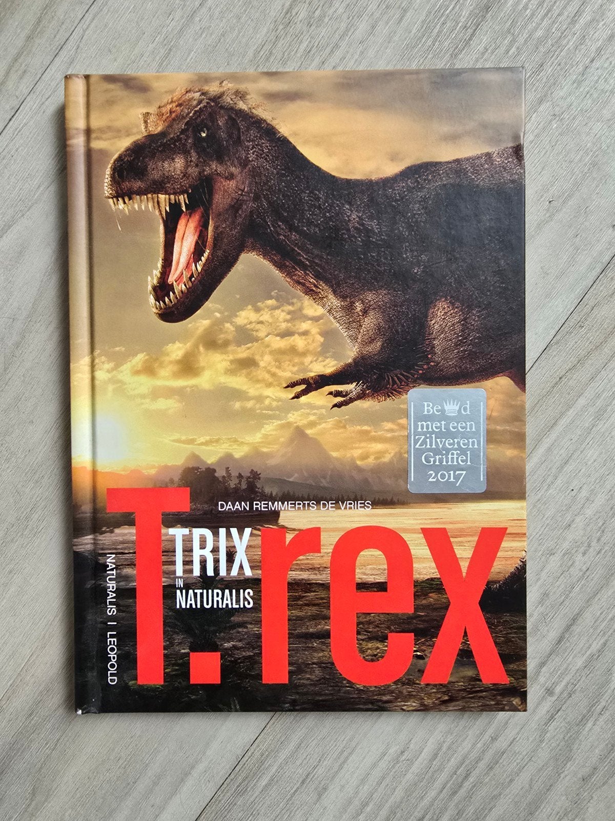 T. rex Trix in Naturalis - Boek over de beroemde dino, Boeken, Ophalen of Verzenden, Zo goed als nieuw, Non-fictie