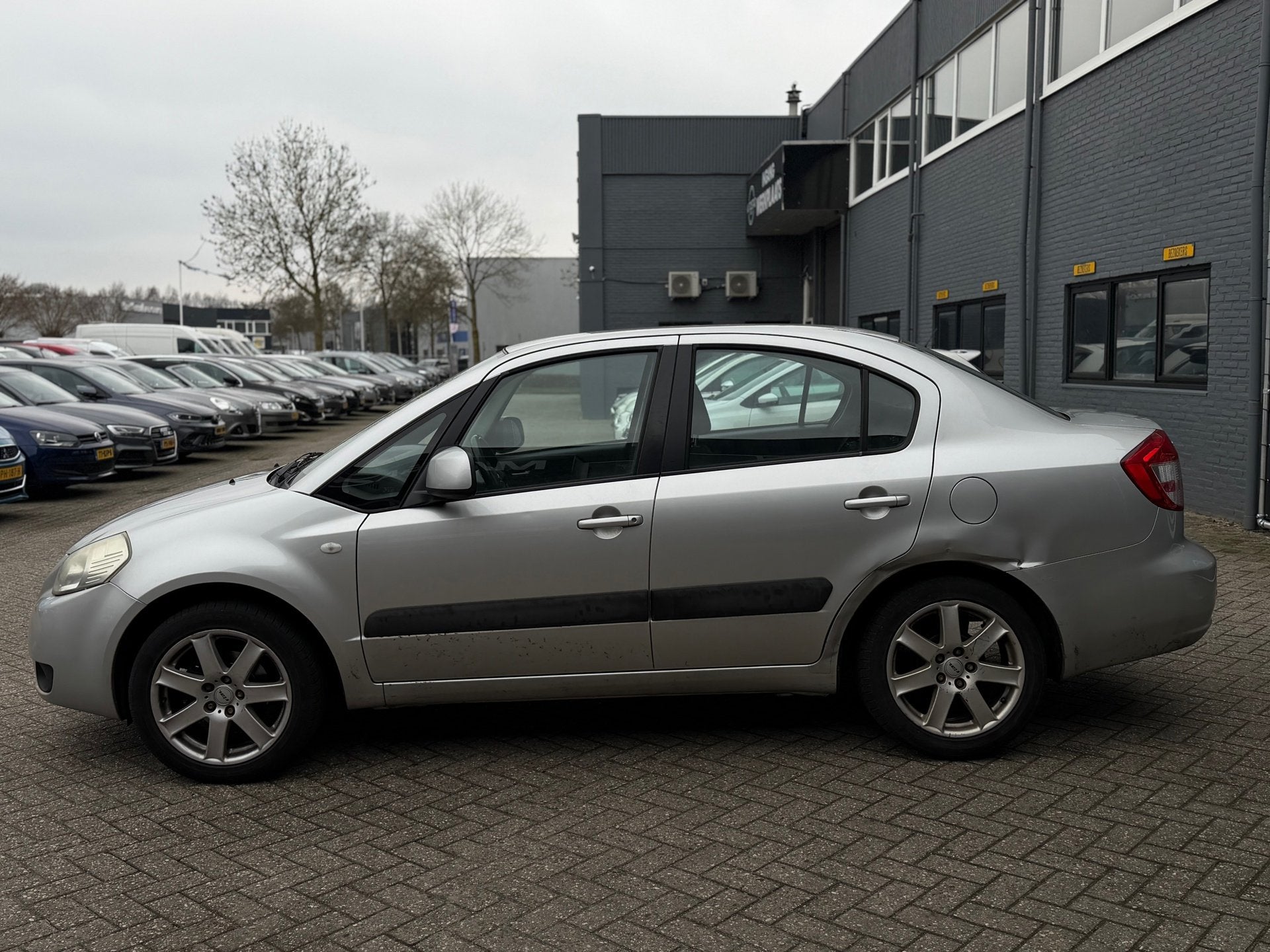 Suzuki SX4 1.6 Comfort LET OP! Linker Achter Wiel Staat Sche, Auto's, Gebruikt, 4 cilinders, 49 €/maand, Origineel Nederlands
