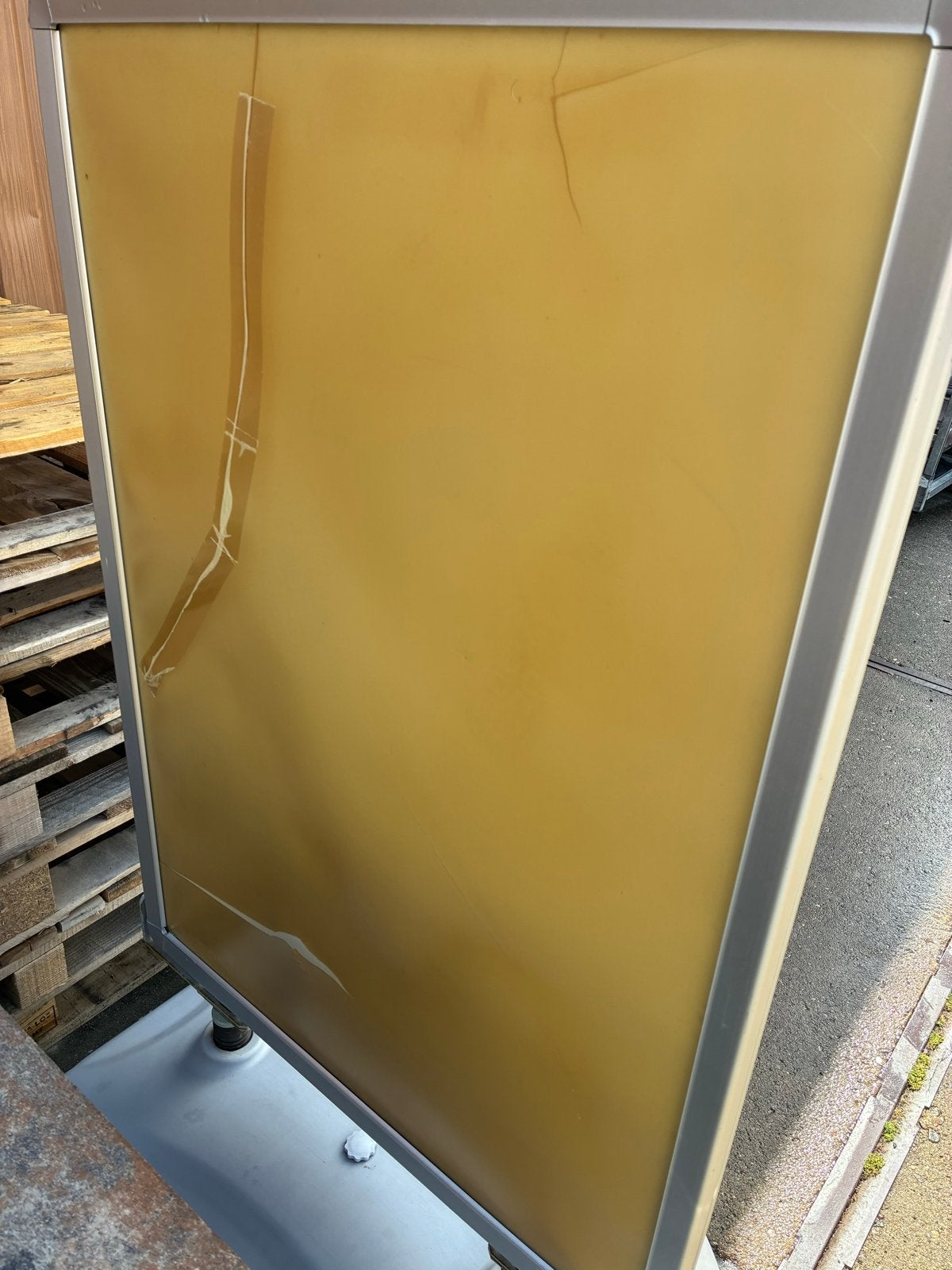Windmaster Reclamebord met veerpoten en wielen, Ophalen