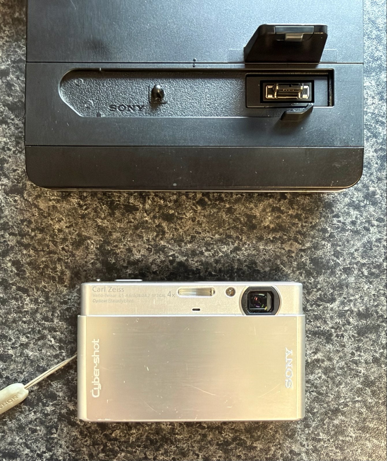 Sony Cybershot DSC-T77 Digitale Compactcamera met Dock, Audio, Tv en Foto, Gebruikt, Oplader, Ophalen of Verzenden, Compactcamera