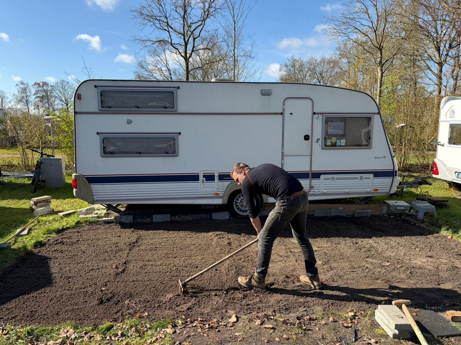 Wilk Stern 530 (bj. 2000) + Seizoensplek De Schotsman, Caravans en Kamperen, Caravans, Stapelbed, Rondzit, Particulier, 6 tot 7 meter