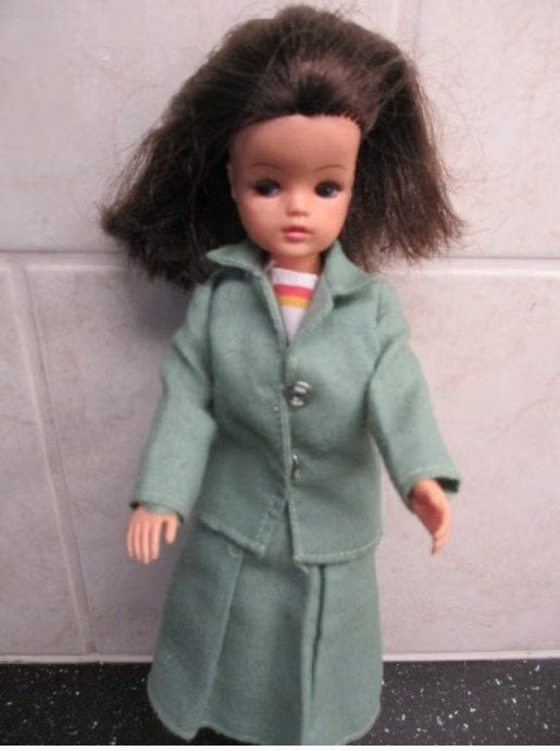 VINTAGE BARBIE/SINDY met HARD HOOFDJE Plus KLEDING, Verzenden, Gebruikt, Fashion Doll