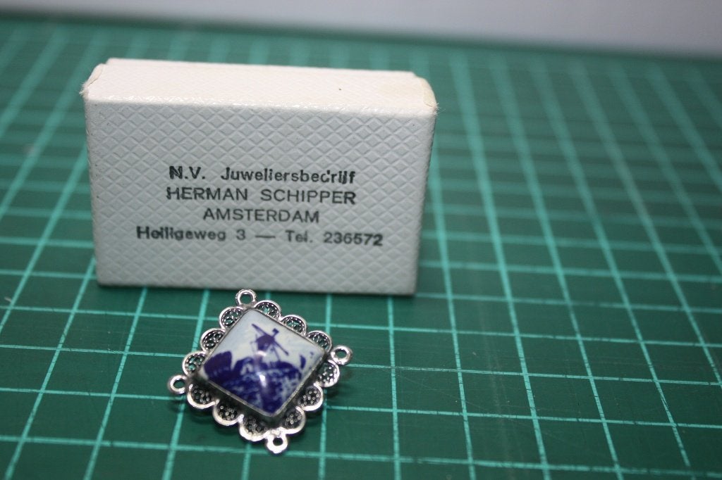Vintage sterling zilver broche met Delftsblauw, Ophalen of Verzenden, Zilver