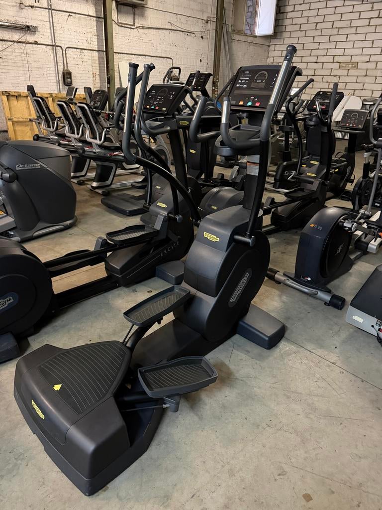 Technogym 700 Crossover - Professionele Crosstrainer, Ophalen of Verzenden, Zo goed als nieuw, Armen, Overige typen