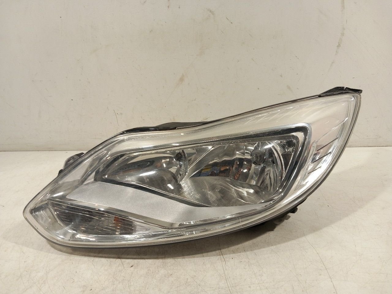 Koplamp links Ford Focus, Onderdelen@venauto.nl, Van der Ven Autorecycling B.V., Gebruikt, Ettenseweg 76, 4706 PB Roosendaal, The Netherlands
