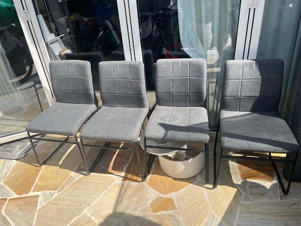 Set of 4 Grey Upholstered Dining Chairs / Black Metal Base, Ophalen, Gebruikt, Overige materialen, Vier
