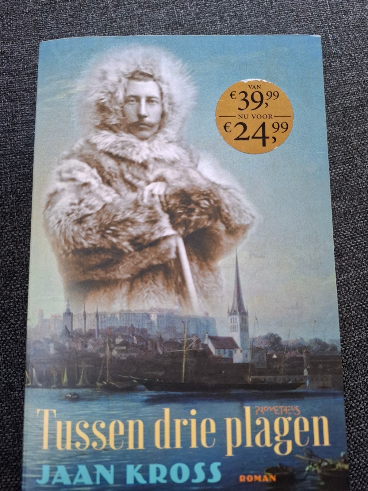 Tussen drie plagen - Jaak Kross (Roman), Ophalen of Verzenden, Zo goed als nieuw, Jaan  kross
