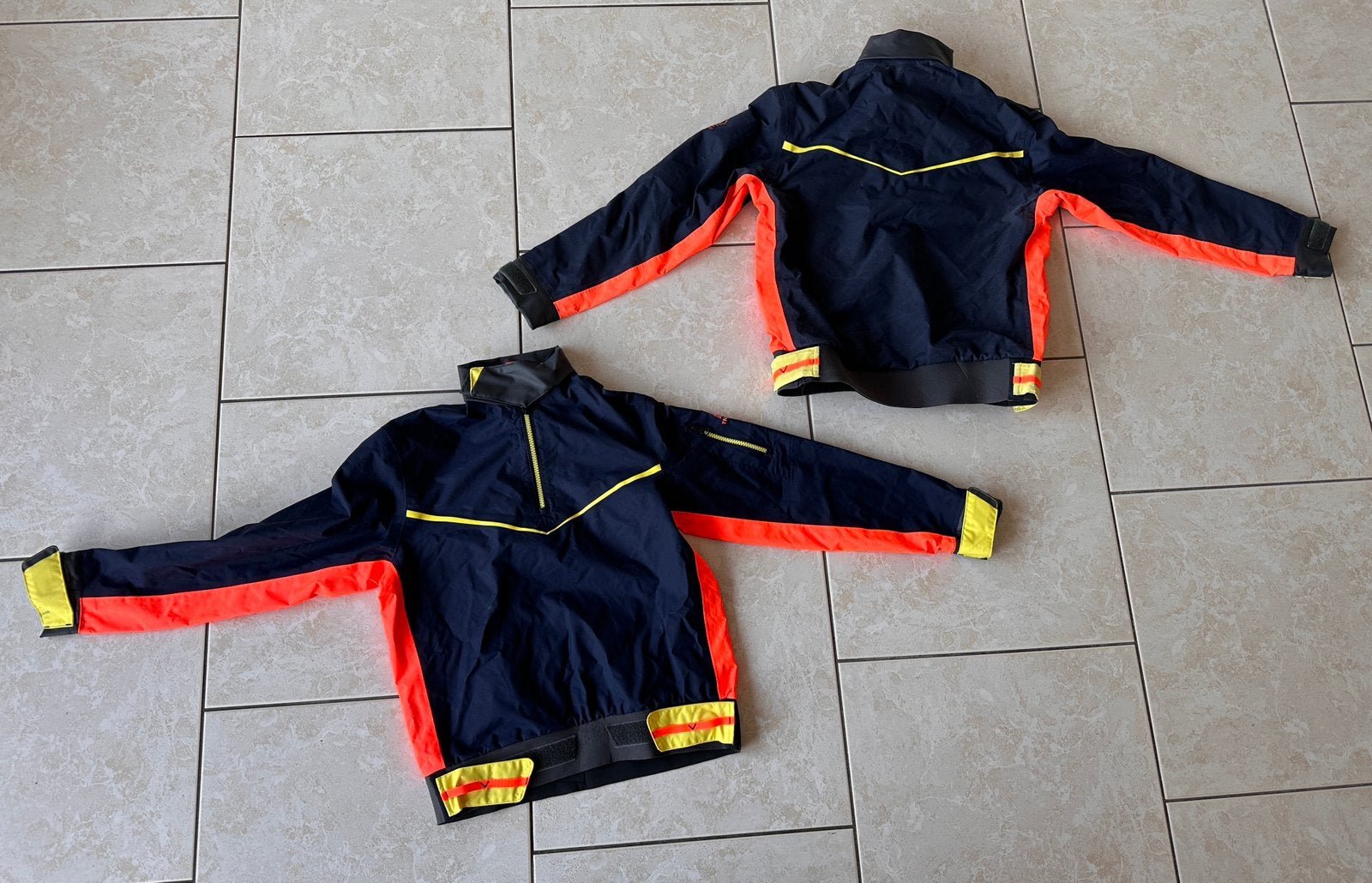 2 ZGAN Zeiljassen maat 152 - heel leuk!, Watersport en Boten, Watersportkleding, Ophalen of Verzenden, Zo goed als nieuw, Kind