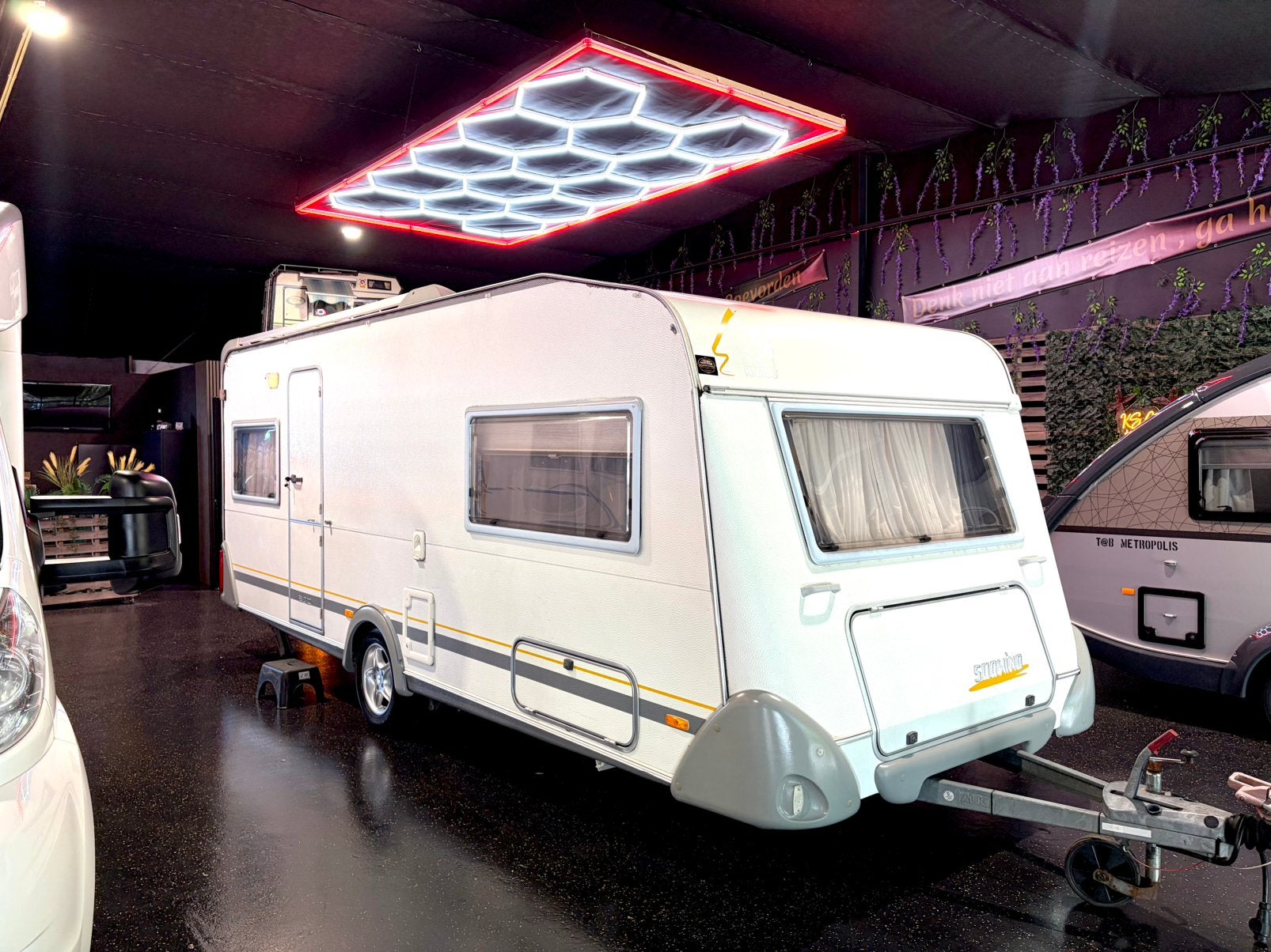 Knaus Sudwind 550 TK # Kinderkamer # Stapelbedden # Dakairco, Caravans en Kamperen, Caravans, Lengtebed, Rondzit, Bedrijf, 6 tot 7 meter