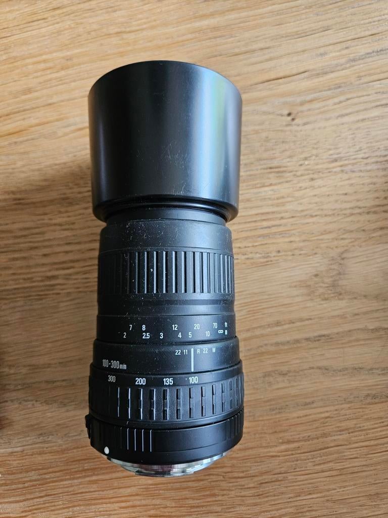 Sigma 100-300mm f/4.5-6.7 DL telezoomlens met zonnekap, Ophalen of Verzenden, Zo goed als nieuw, Telelens