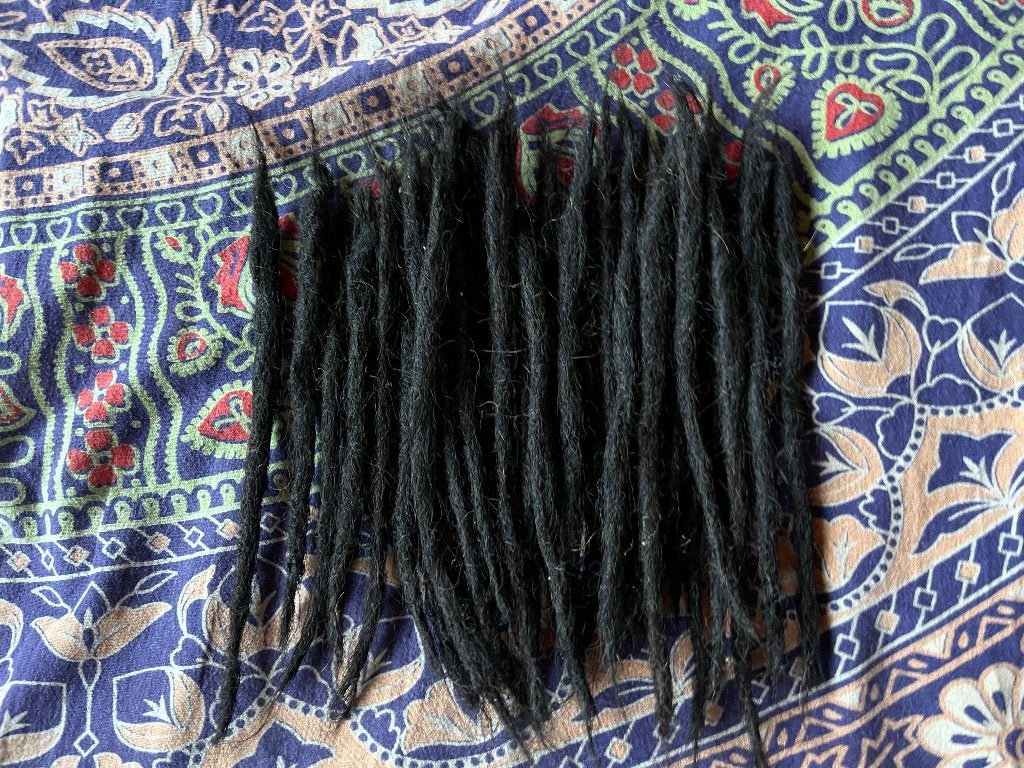 60 zwarte nieuwe human hair dread extensions 35-40cm nu 360€, Ophalen of Verzenden, Nieuw, Pruik of Haarverlenging