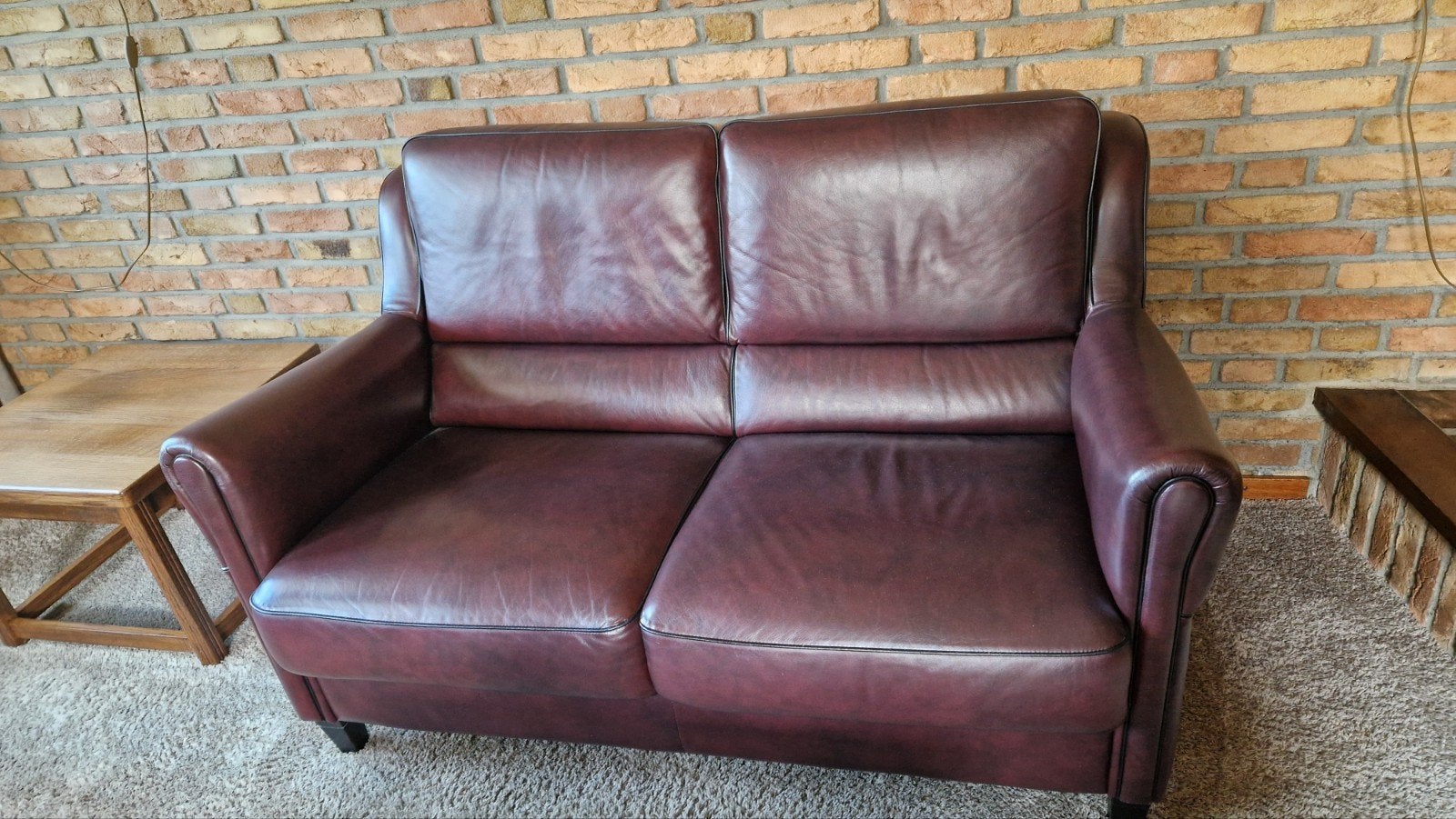 Bordeaux Leren Tweezitsbankje (evt. met Salontafel Eiken), Ophalen, Minder dan 75 cm, Tweepersoons, Leer