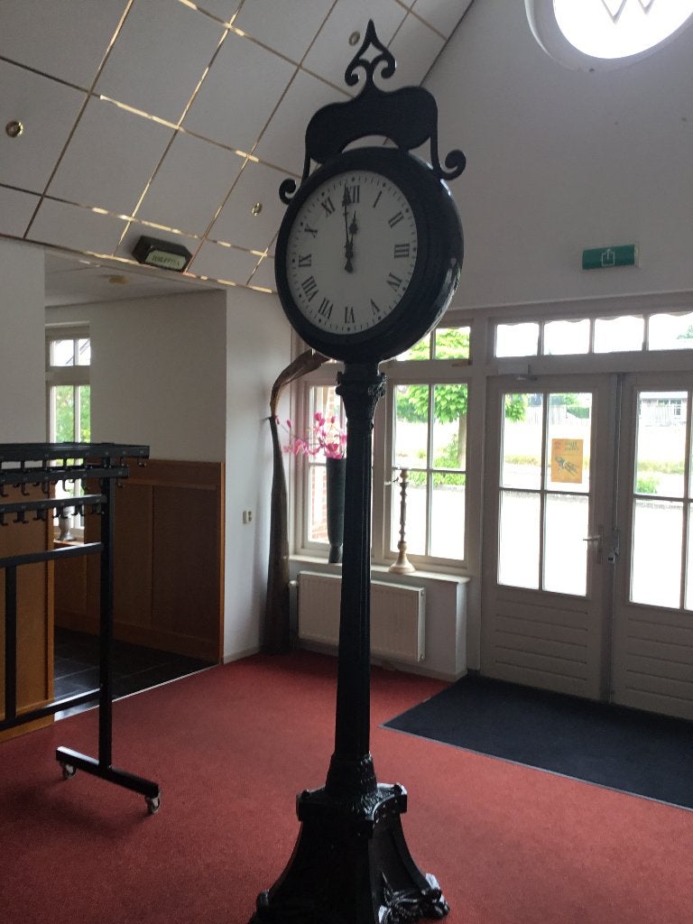 Nostalgische stationsklok, Ophalen
