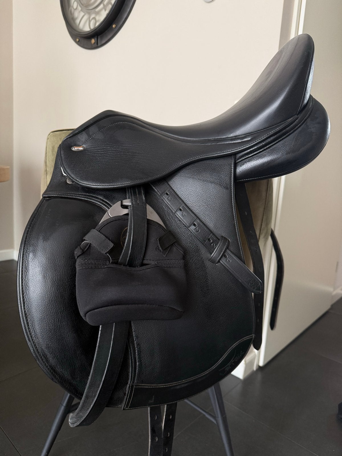 TEKNA veelzijdigheidszadel 17,5 inch, Dieren en Toebehoren, Paarden en Pony's | Zadels, Ophalen, L (17.5 inch), Zo goed als nieuw