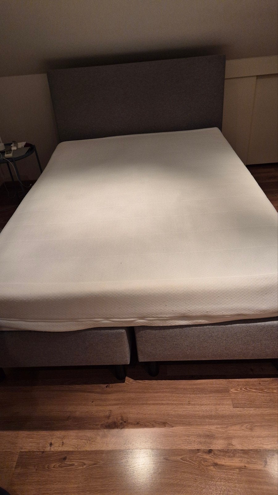 Tweepersoons boxspring met hoofdbord - Grijs NOUS Living2024, Tweepersoons, Zo goed als nieuw, 200 cm, 140 cm