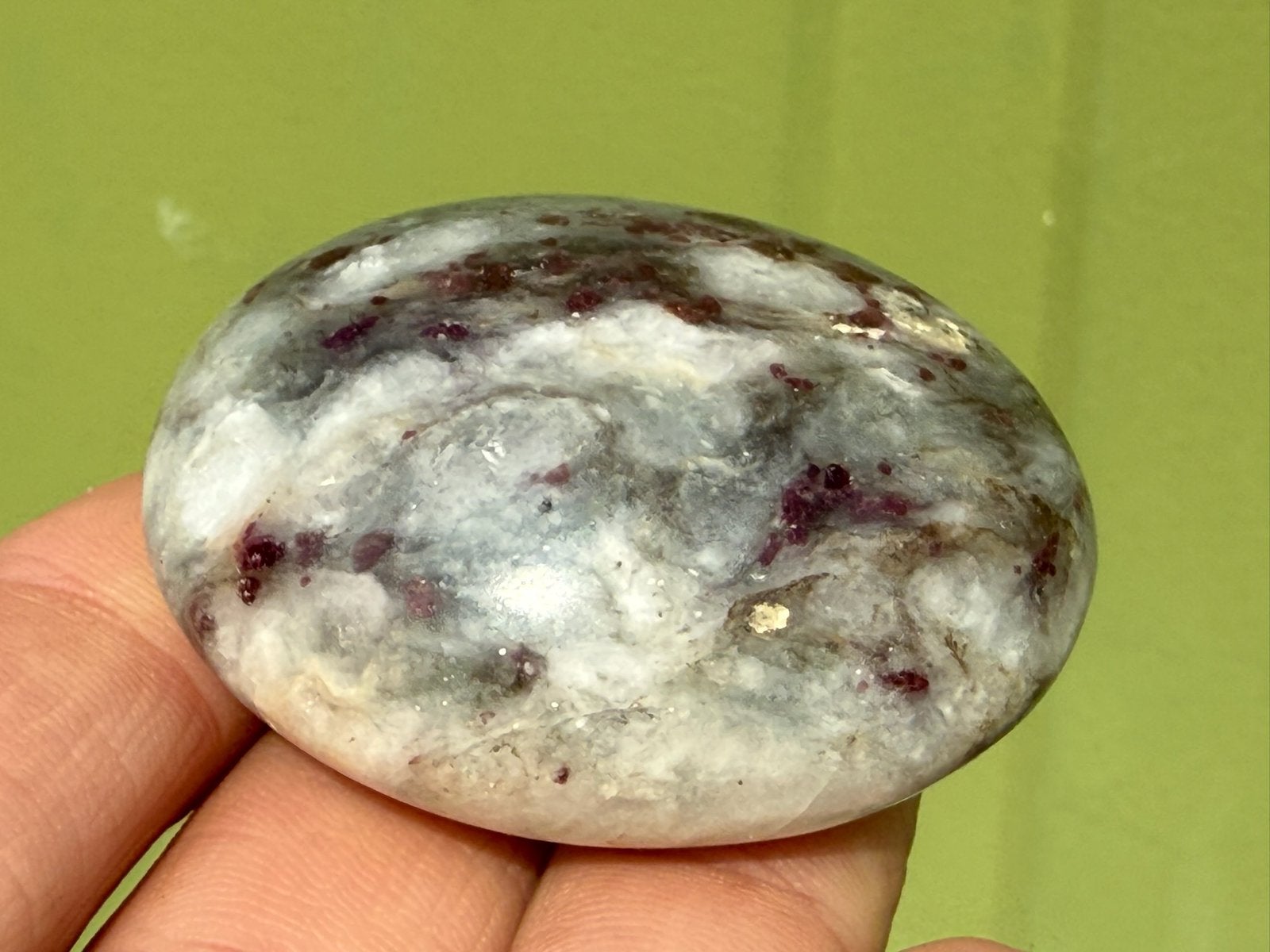 Rubeliet - rode Toermalijn- handsteen palmsteen mineralen, Ophalen of Verzenden, Mineraal