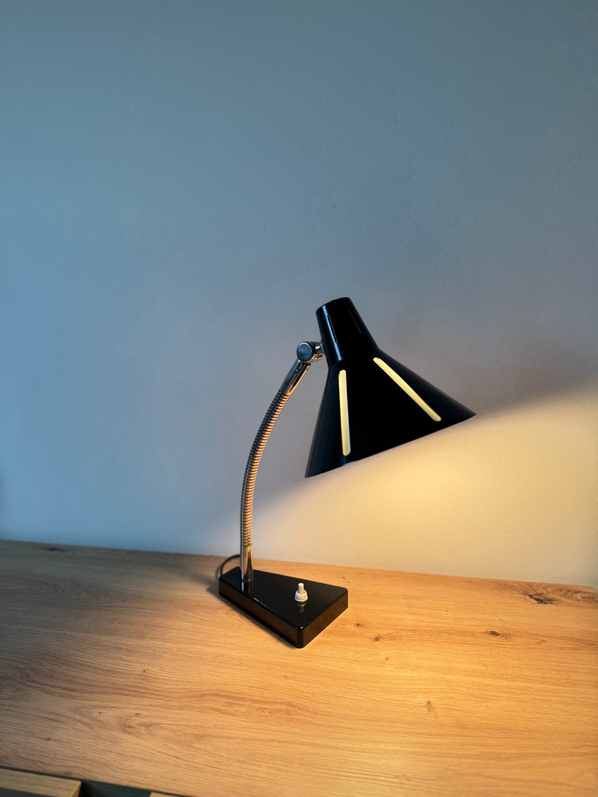 Vintage bureaulamp tafellamp Hala Zonneserie, Huis en Inrichting, Lampen | Tafellampen, Bureaulamp, Gebruikt, Vintage, Zwart