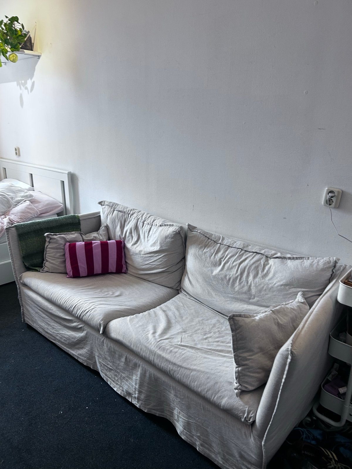 Grijze 2-zitsbank Ikea met extra witte hoes, Gebruikt, 150 tot 200 cm, Tweepersoons, 75 tot 100 cm
