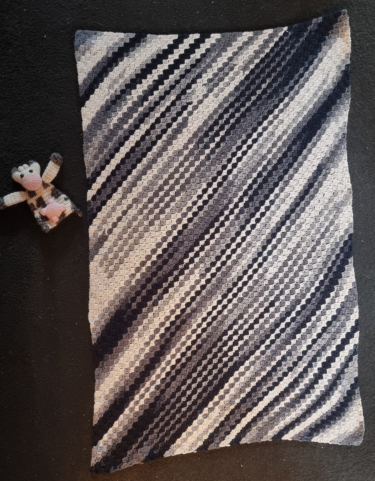 Gehaakt handgemaakt kleedje dekentje baby met knuffel koe b, Ophalen of Verzenden, Nieuw