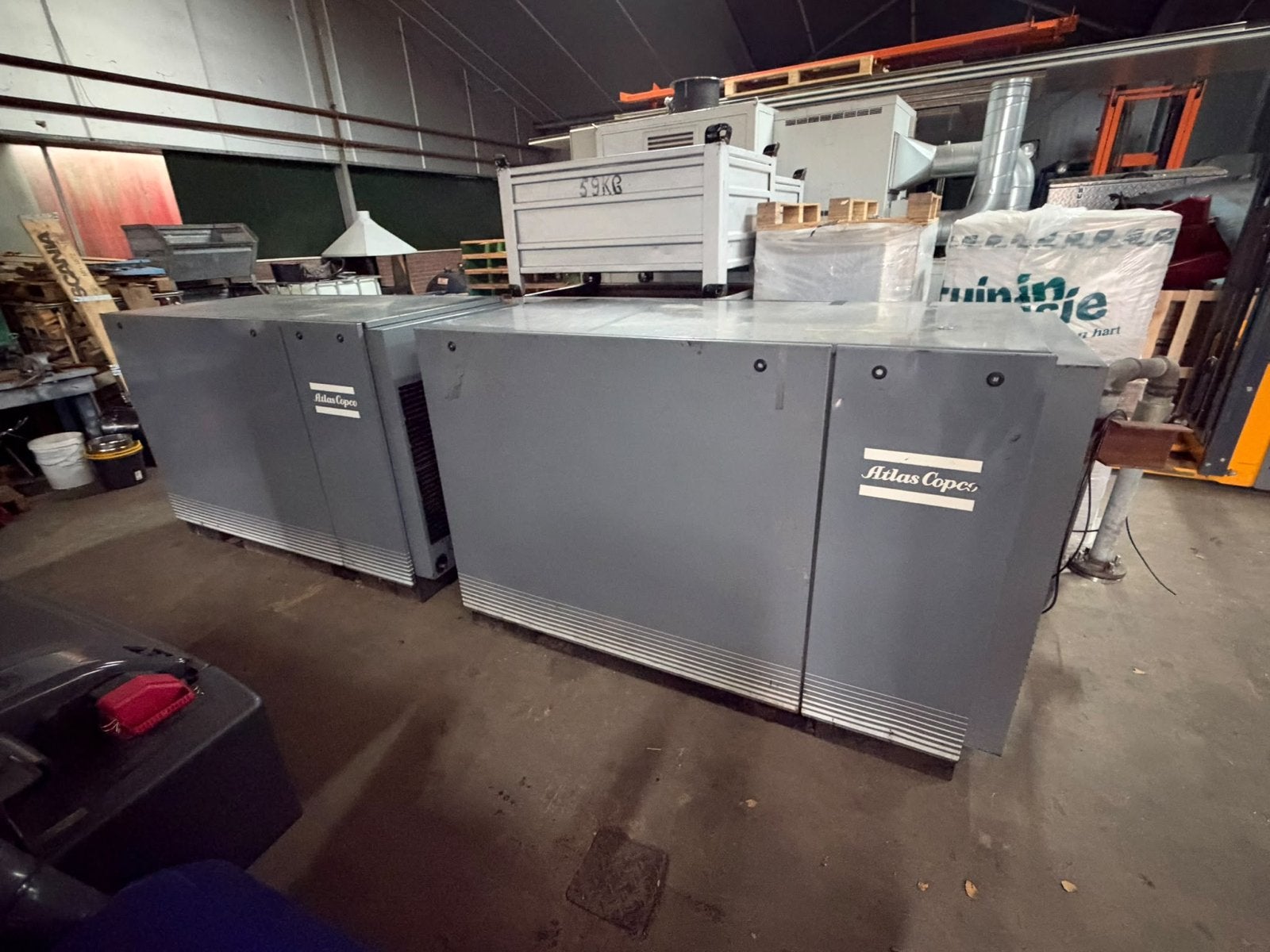 Atlas Copco schroefcompressor  (2 stuks), Ophalen, Gebruikt, 800 liter/min of meer, 10 bar of meer