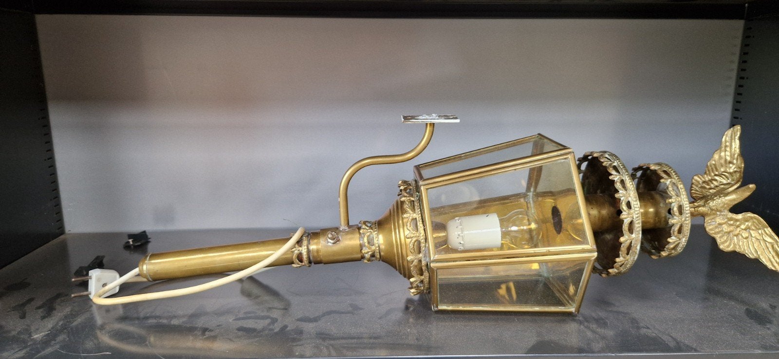 Antieke koperen wandlamp met adelaar decoratie, Antiek en Kunst, Ophalen