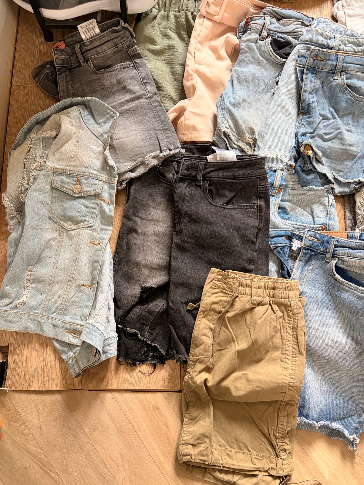 Grote kledingbundel: spijkerbroeken, shorts, tops, jasjes, Ophalen, Kort, Meerkleurig, Maat 34 (XS) of kleiner